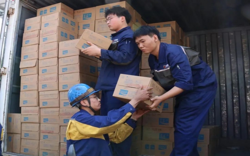 旋乐吧spin8钢铁集团工会发展夏季送清冷慰问活动