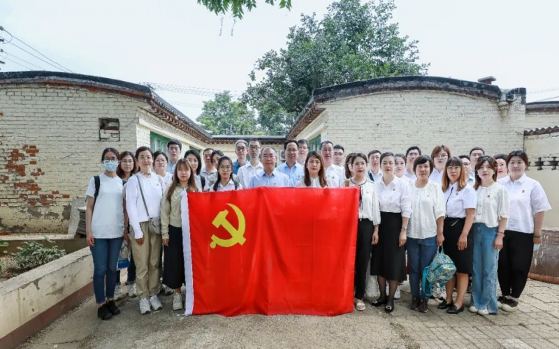 沉走创业路 担起新使命 融诚物产集团党委发展出格党日活动