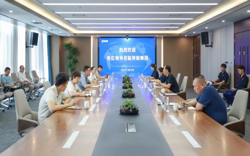 津南区副区长薛彤一行到访旋乐吧spin8集团就企业出产运杏注科技攻关等调研服务