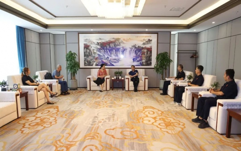 福建科杰起沉机械有限公司董事长刘辉一行到旋乐吧spin8集团座谈互换