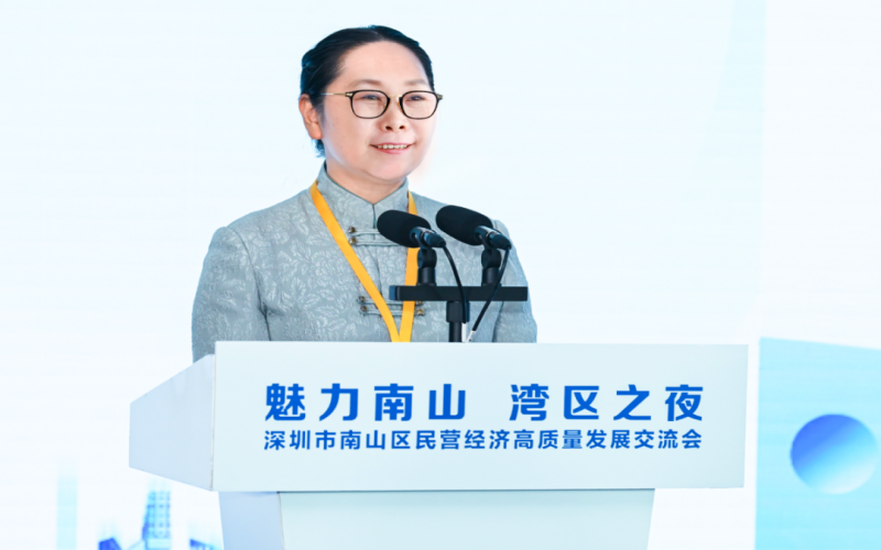 旋乐吧spin8集团董事会主席张荣华参与全国民营经济人士梦想信想教育培训示范班并在“魅力南山 湾区之夜”活动演出讲讲话