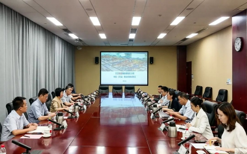 张颖总经理带队赴东疆港与管委会杨柳主任发展座谈互换