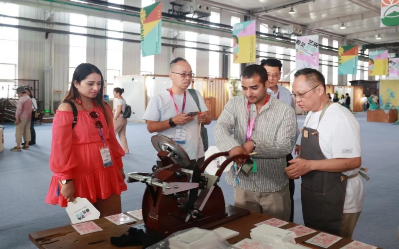 非遗市集开幕第二天！让非遗走进生涯，“遗”起潮玩