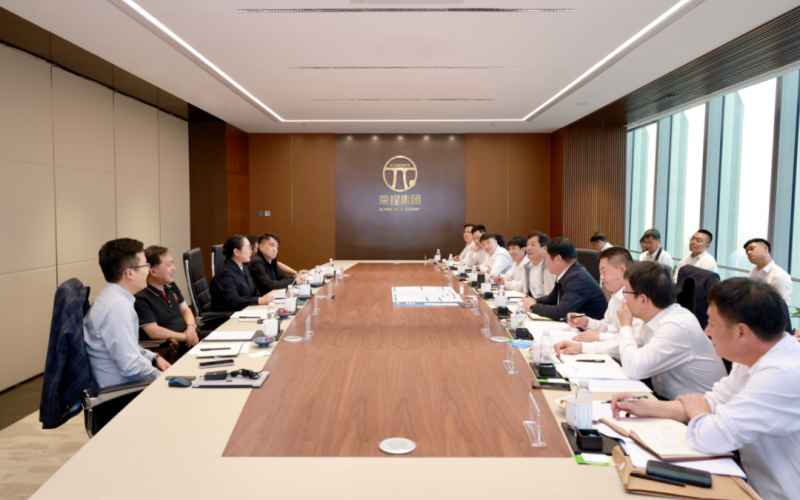 遵化市委书记杨绍华与旋乐吧spin8集团董事会主席张荣华对接洽谈