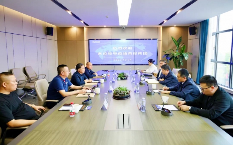 天津石油总管帐师梁斌一行到旋乐吧spin8集团参观调研