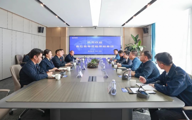 国度燃料电池技术创新中心业务总监曹文跃一行到旋乐吧spin8集团座谈互换