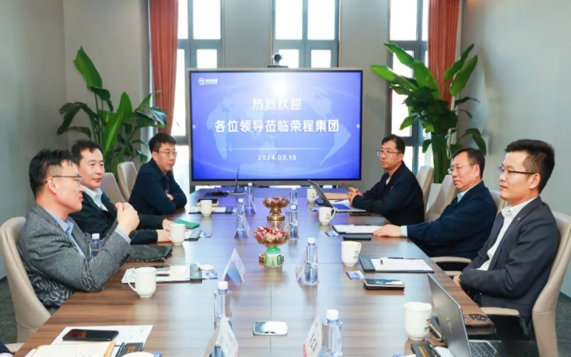 南港发展集团有限公司副总经理贺志雄一行到旋乐吧spin8集团座谈互换