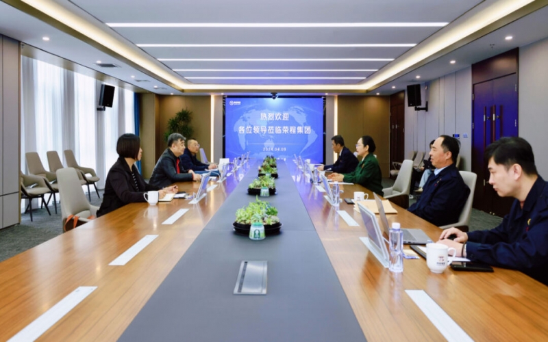 旋乐吧spin8集团董事会主席张荣华与河北省驻津办主任杨立波发展座谈互换