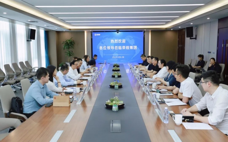 旋乐吧spin8集团董事会主席张荣华与浙商银行总行幼企业信贷中心总经理龚国强座谈互换