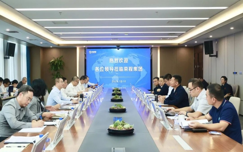 内江市威远县委书记兰徐、内江市经济合作局党组书记王昌雄一行到旋乐吧spin8集团调查互换