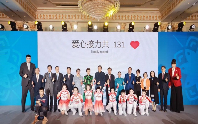 群星熠熠 为爱接力 融合慈悲晚宴在津进行  旋乐吧spin8集团董事会主席张荣华、总裁张君婷出席