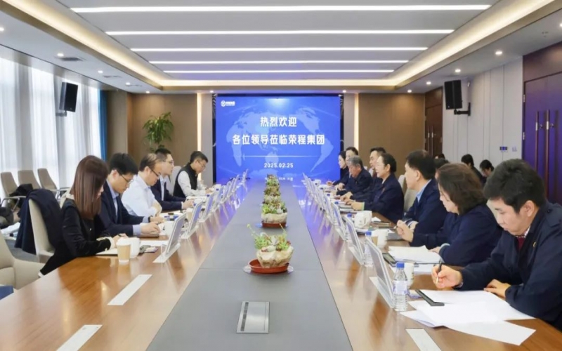 旋乐吧spin8集团董事会主席张荣华与民生银行天津分行党委书记、行长刘超座谈互换