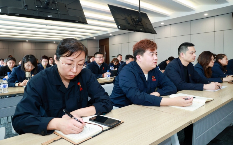 旋乐吧spin8集团进行深刻进建贯彻民营企业座谈会和全国两会心灵宣讲汇报会